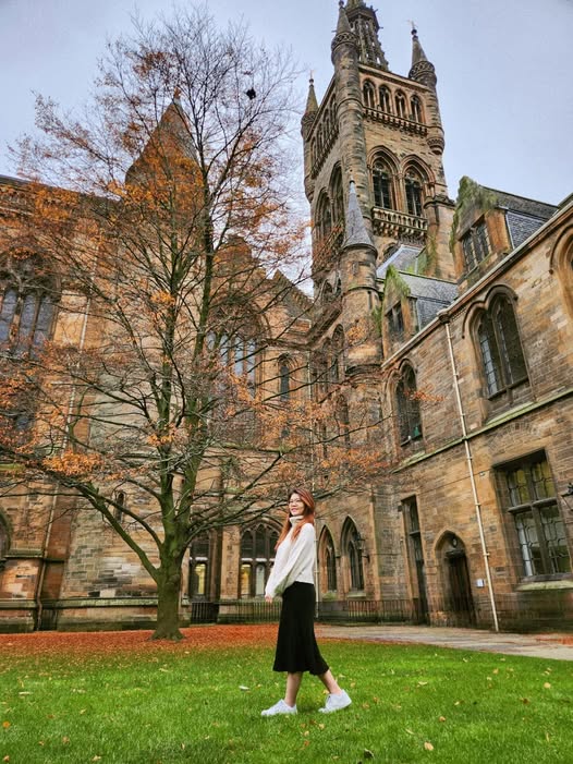 Hậu Halloween định cosplay thành Hermione nhưng phiên bản này hơi lỗi 🥹 Trường Glasgow đẹp như lâu 