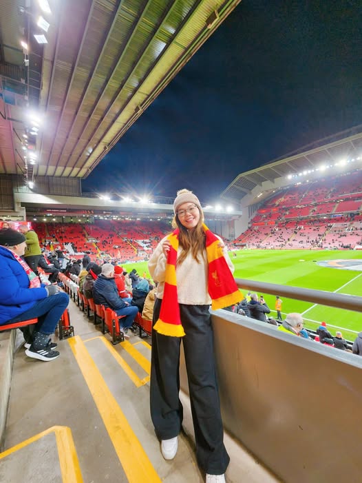 Fan phong trào thui mà cuối cùng em cũng được vào sân Anfield xem LFC đá 😭😭😭 Thế là trọn vẹn một 