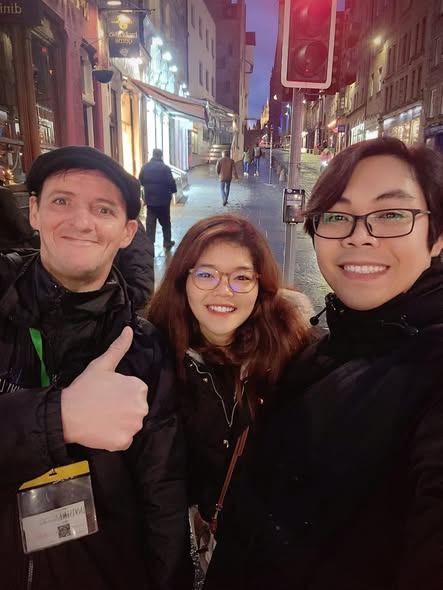 Vô gia cư và từng lĩnh án tù.